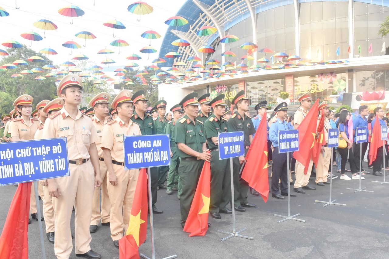 Các cơ quan, đơn vị tham gia Lễ phát động ra quân Năm ATGT 2020.
