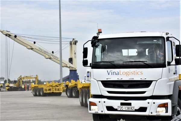 Những ngày cận Tết Cảng Hưng Thái vẫn tấp nập tàu hàng.