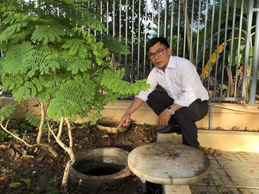 Nắp cửa hầm bí mật nơi Anh hùng LLVT Nguyễn Thị Đẹp bám trụ chiến đấu  trong thời gian hoạt động cách mạng tới lúc anh dũng hy sinh.