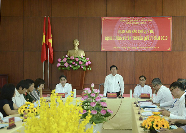Ông Nguyễn Văn Xinh, Ủy viên Ban Thường vụ Tỉnh ủy, Trưởng Ban Tuyên giáo Tỉnh ủy BR-VT phát biểu tại Hội nghị giao ban báo chí quý IV năm 2019. Ảnh: ĐỨC NGUYÊN