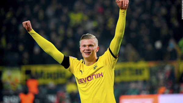 Mục tiêu “hụt” Erling Haaland của Manchester United liên tục ghi bàn cho Dortmund.