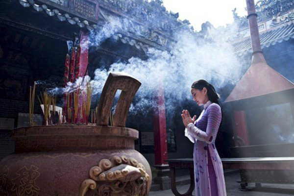 Đi Lễ Chùa đầu năm (Ảnh minh họa).