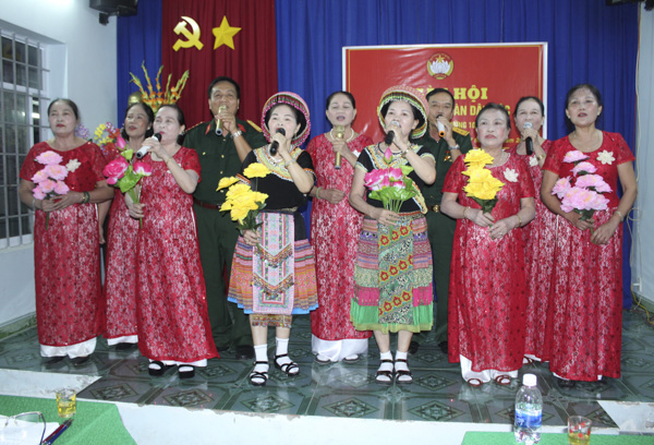 Người dân KP 1, phường 10, TP.Vũng Tàu biểu diễn văn nghệ trong ngày hội Đại đoàn kết toàn dân tộc năm 2019.