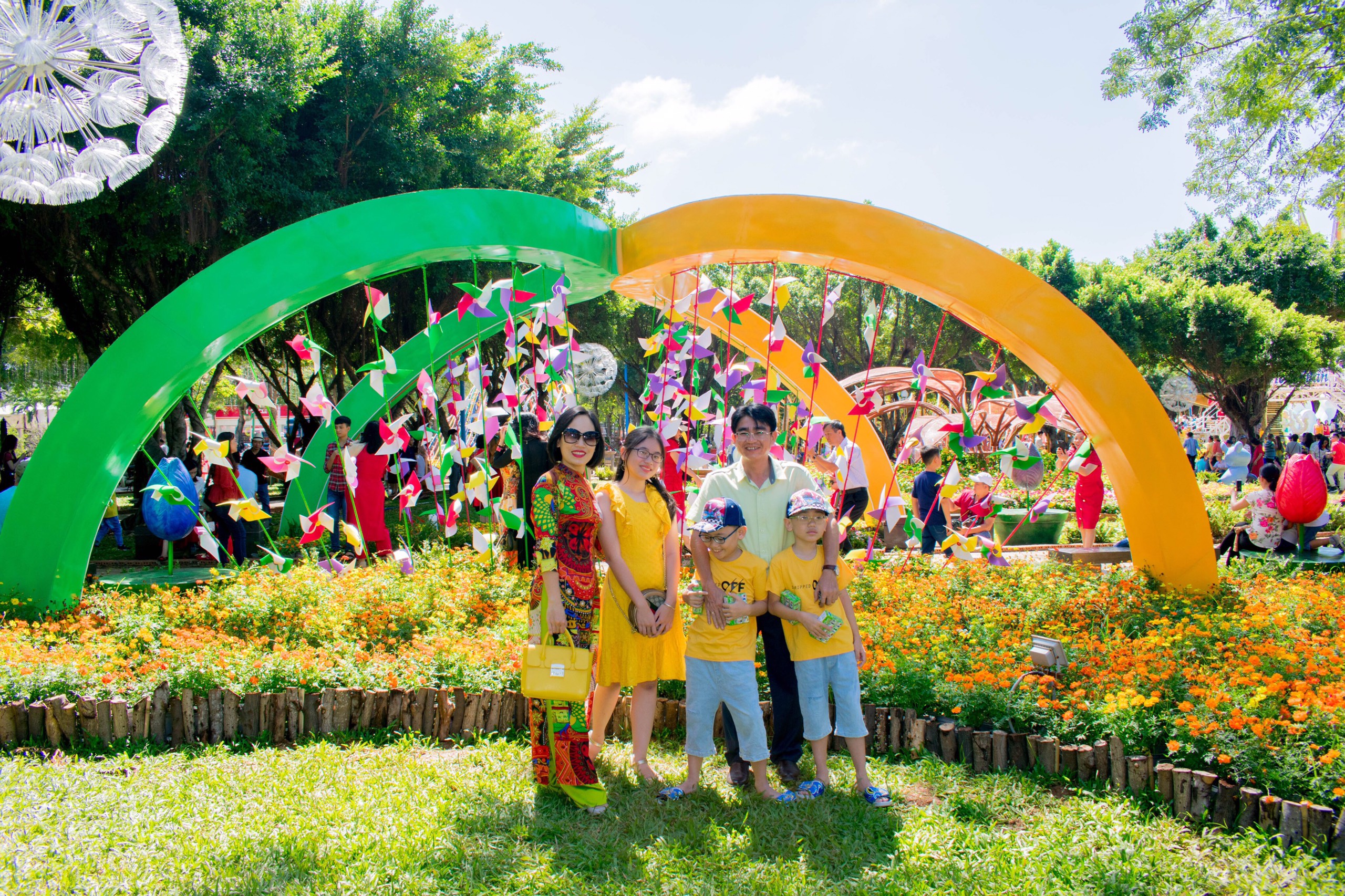 Người dân vui chơi tại Hội Hoa Xuân TP. Vũng Tàu dịp Tết Canh Tý 2020.