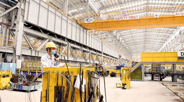 Giá trị sản xuất công nghiệp trừ dầu khí trong tháng 1/2020 ước tăng 6,22% so với cùng kỳ.  Trong ảnh: Sản xuất thép tại nhà máy thép Tung Ho (KCN Phú Mỹ 2).