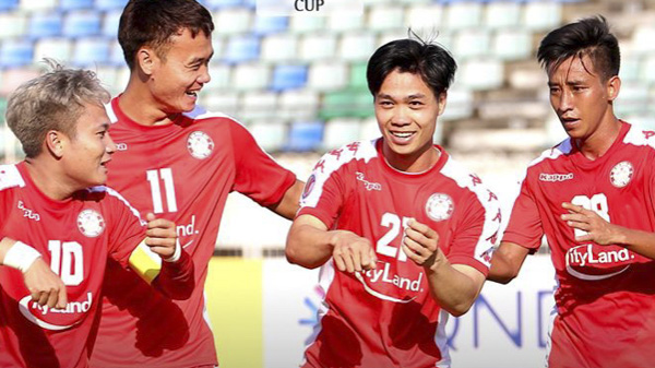 Công Phượng ghi bàn đầu tiên AFC Cup.