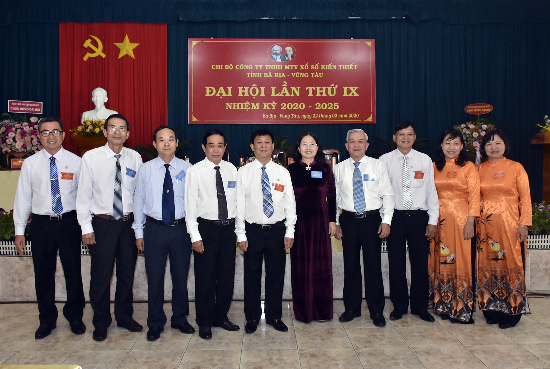 Biểu quyết thông qua Nghị quyết Chi bộ Công ty TNHH MTV Xổ số kiến thiết tỉnh nhiệm kỳ 2020-2025.