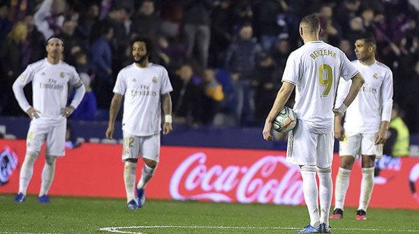 Real Madrid đánh mất mình sau thời gian thăng hoa.