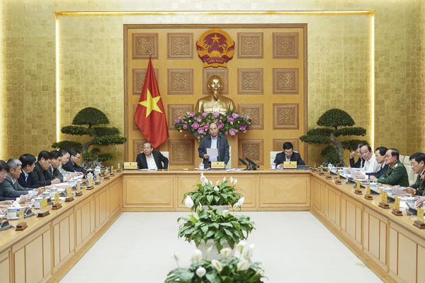 Thủ tướng Nguyễn Xuân Phúc phát biểu tại cuộc họp.