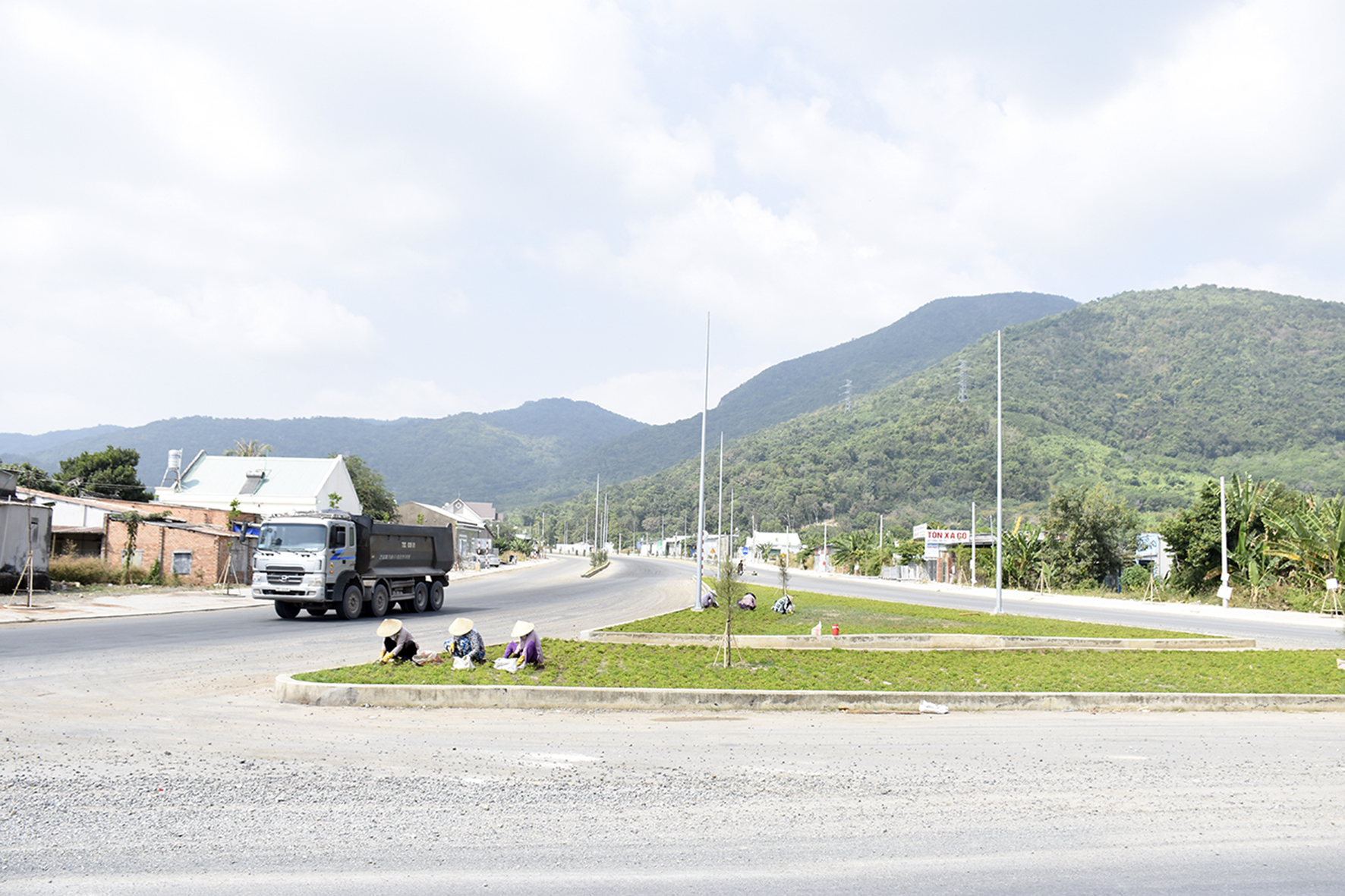 Dự án Tuyến đường tránh TP. Bà Rịa nối QL 56 với QL 51 có tổng chiều dài 12,2km. Hiện đã thông xe gần 8km.