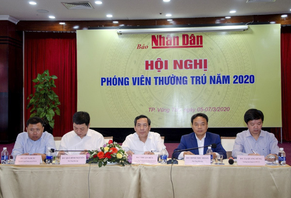 Ban Biên tập Báo Nhân Dân tại Hội nghị PVTT năm 2020.