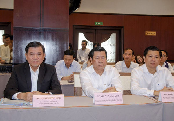 Các ông: Ông Nguyễn Hồng Lĩnh, Ủy viên Trung ương Đảng, Bí thư Tỉnh ủy, Chủ tịch HĐND tỉnh; Nguyễn Văn Xinh, Ủy viên Ban Thường vụ, Trưởng Ban Tuyên giáo Tỉnh ủy; Trần Văn Tuấn, Phó Chủ tịch UBND tỉnh tham dự Hội nghị.