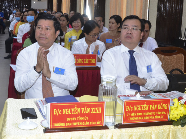Đồng chí Nguyễn Văn Xinh, Ủy viên Ban Thường vụ Tỉnh ủy, Trưởng Ban Tuyên giáo Tỉnh ủy và đồng chí Nguyễn Văn Đồng, Ủy viên Ban Thường vụ Tỉnh ủy, Trưởng Ban Dân vận Tỉnh ủy tham dự Đại hội.