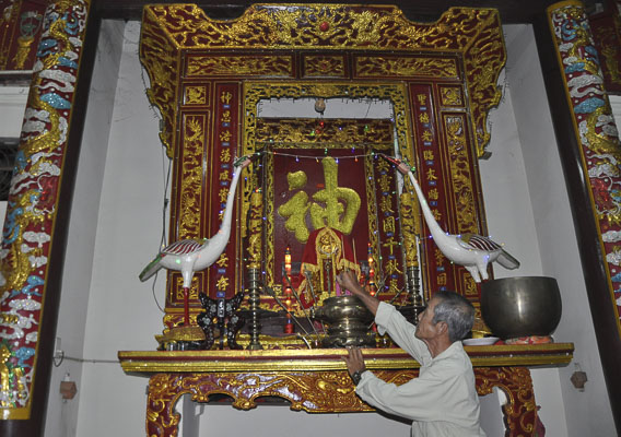 Chánh điện đình thần  Long Hương. Ảnh: NGỌC BÍCH