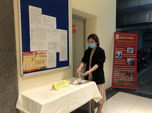 Ngươi dân nên thường xuyên rửa tay với xà phòng và nước sạch, đặc biệt ngay sau khi về nhà. Ảnh: SKĐS.