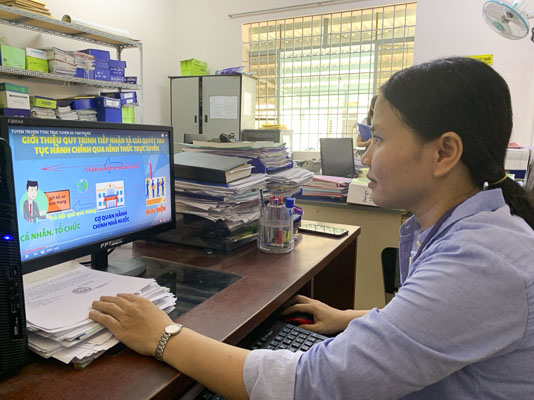 Trang YouTube giới thiệu về quy trình tiếp nhận và giải quyết TTHC qua dịch vụ bưu chính công ích.