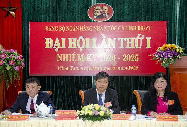 Đoàn Chủ tịch Đại hội.