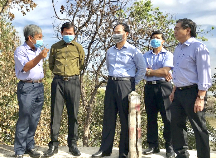 Ông Nguyễn Lập, Chủ tịch UBND TP. Vũng Tàu báo cáo về tình trạng sụt lún, ô nhiễm tại khu dự án nhà ở Đại An.