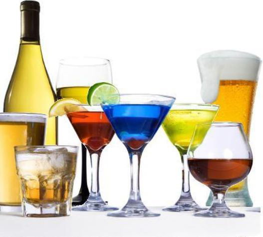 Đồ uống có cồn là những thực phẩm làm suy yếu  hệ miễn dịch. 