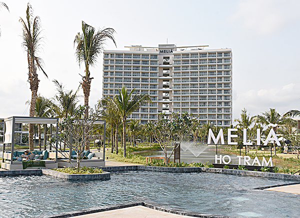 Melia Hồ Tràm at The Hamptons đã hoàn thiện và đưa vào khai thác giai đoạn 1 năm 2017 gồm khách sạn cao 14 tầng (156 phòng) và 82 biệt thự với vốn đầu tư 50 triệu USD. 