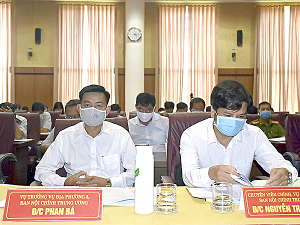 Ông Phan Bá, Vụ trưởng Vụ Địa phương 3, Ban Nội chính Trung ương tham dự Hội thảo.