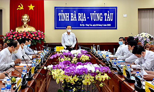 Ông Nguyễn Văn Thọ, Chủ tịch UBND tỉnh điều hành cuộc họp.
