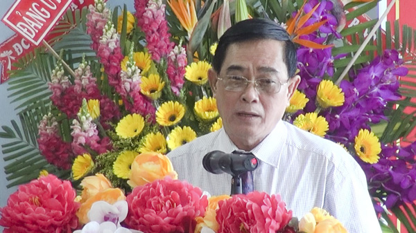 Đồng chí Đinh Văn Hùng, Tỉnh ủy viên, Bí thư Đảng ủy Khối Cơ quan và DN tỉnh phát biểu chỉ đạo tại Đại hội.