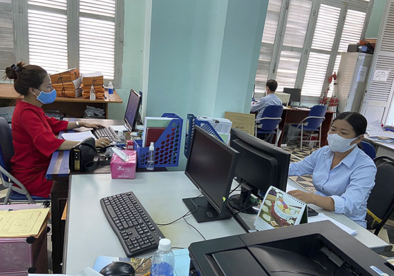 Chi nhánh Văn phòng Đăng ký đất đai TP.Vũng Tàu bố trí luân phiên viên chức, người lao động làm việc tại cơ quan.