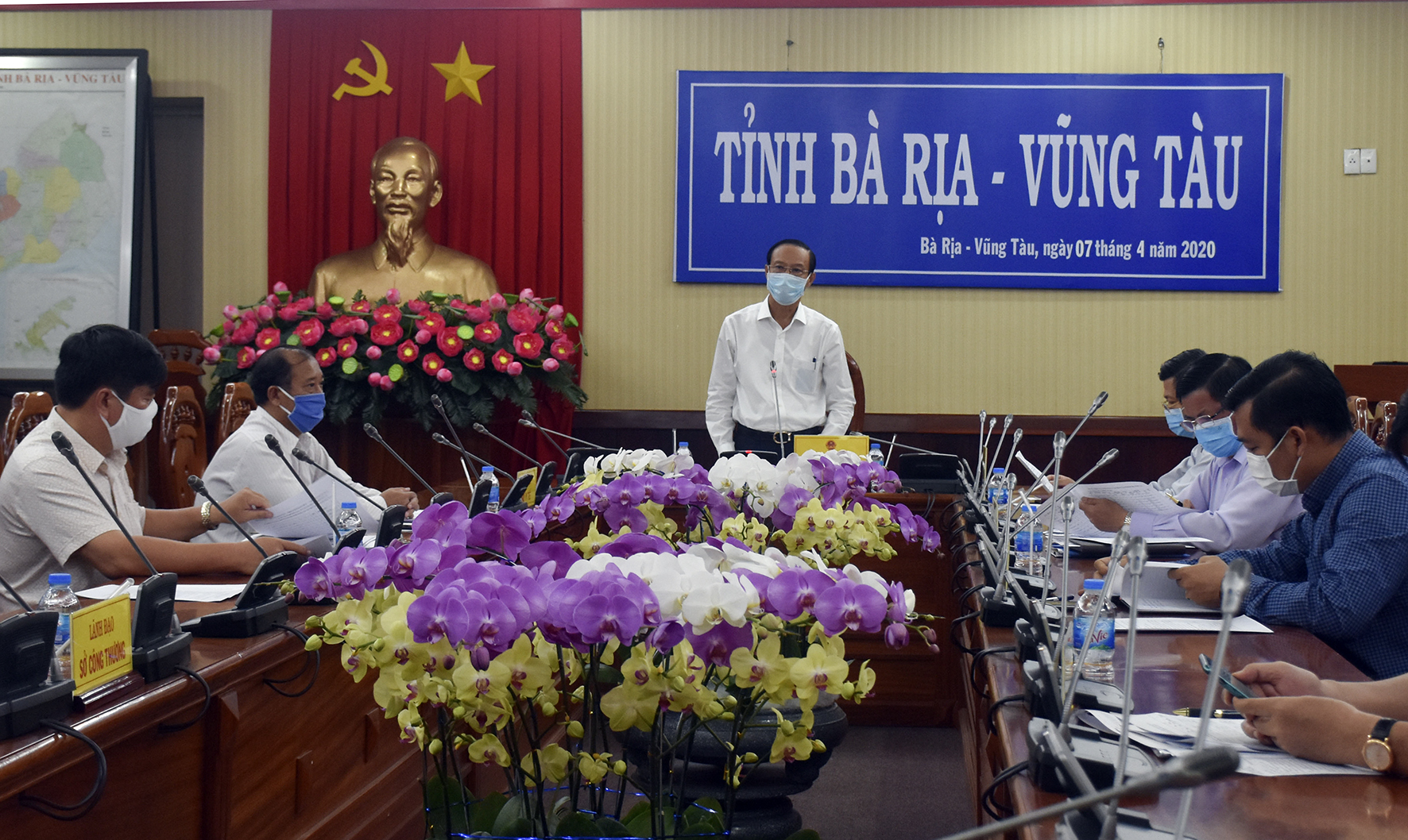 Ông Nguyễn Văn Thọ, Chủ tịch UBND tỉnh, Trưởng Ban Chỉ đạo (BCĐ) phòng chống COVID-19 phát biểu tại cuộc họp.