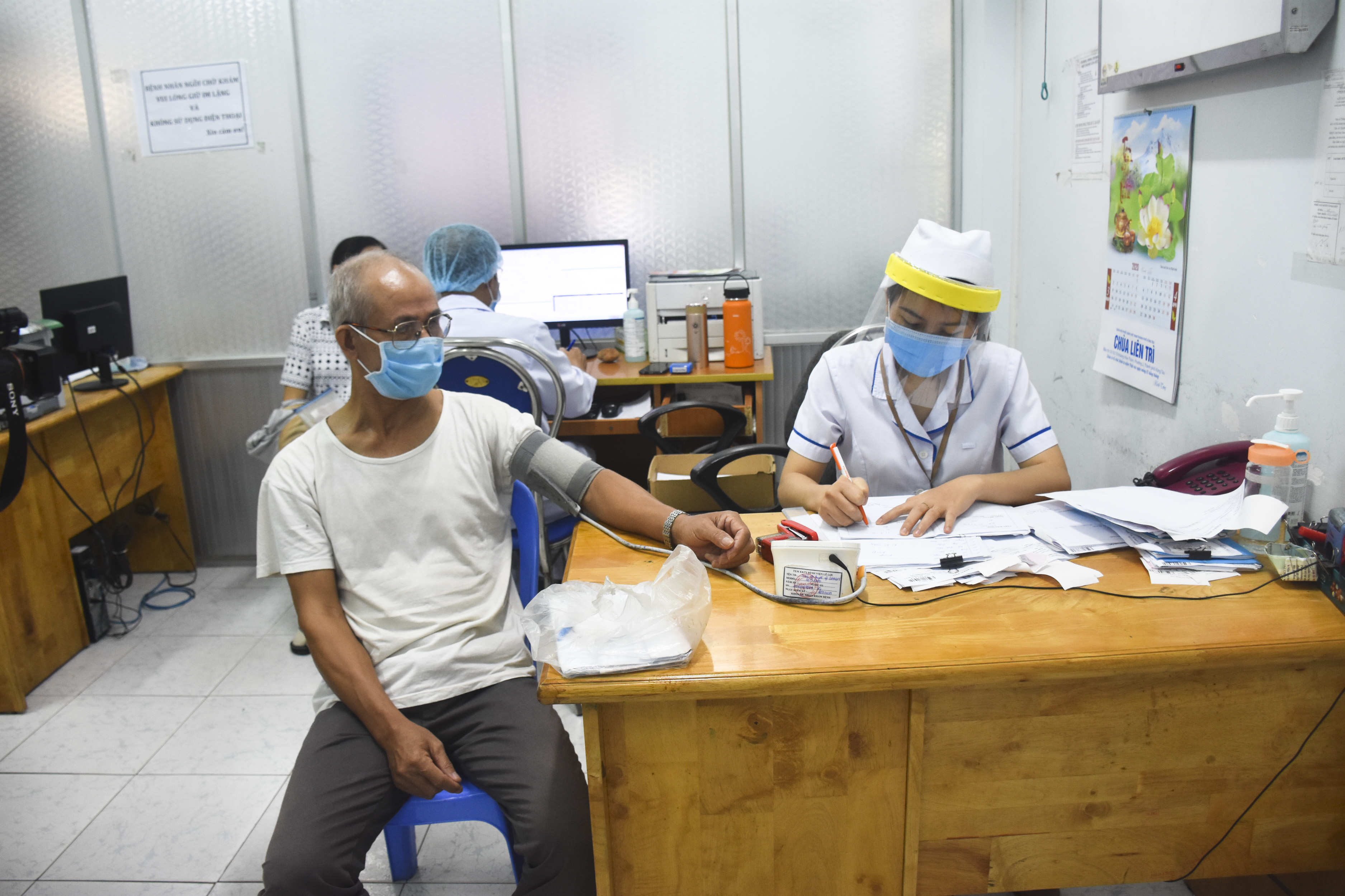 Bệnh nhân khám, chữa bệnh BHYT tại phòng khám nội, BV Lê Lợi.