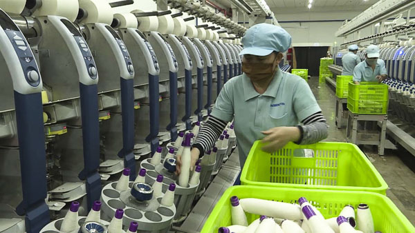 Nhà nước, DN và cộng đồng xã hội cùng chia sẻ trách nhiệm trong việc bảo đảm cuộc sống cho người lao động. (Ảnh mang tính minh họa)
