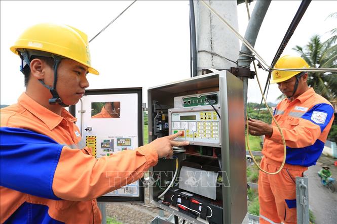 Chính thức giảm giá điện trong 3 tháng (tháng 4, tháng 5 và tháng 6). Ảnh: TTXVN.