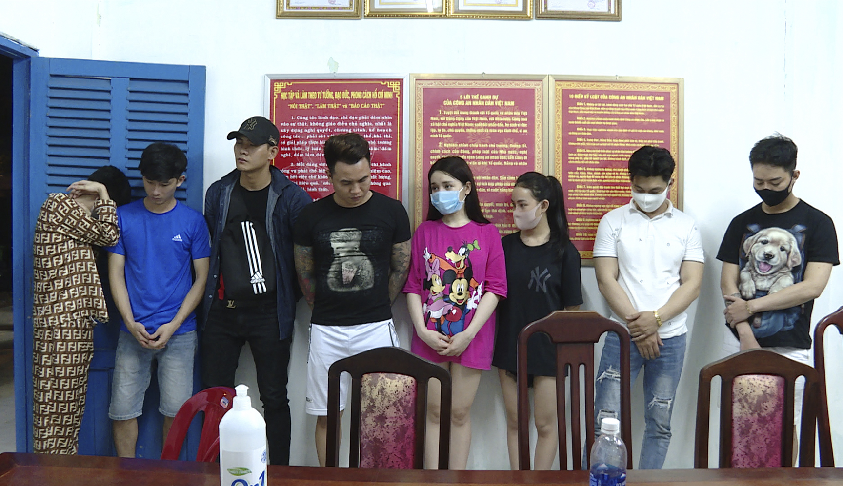 Các đối tượng bị tạm giữ hình sự.