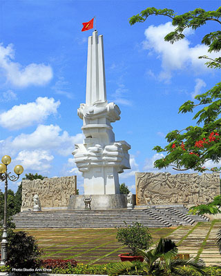 Tượng đài chiến thắng Bình Giã.      