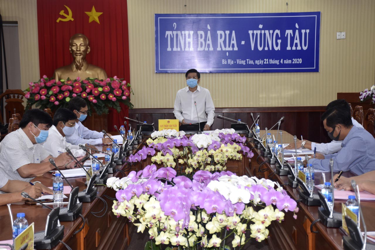 Ông Trần Văn Tuấn, Phó Chủ tịch UBND tỉnh, Phó Trưởng BCĐ phòng, chống dịch COVID-19 tỉnh phát biểu chỉ đạo tại cuộc họp.