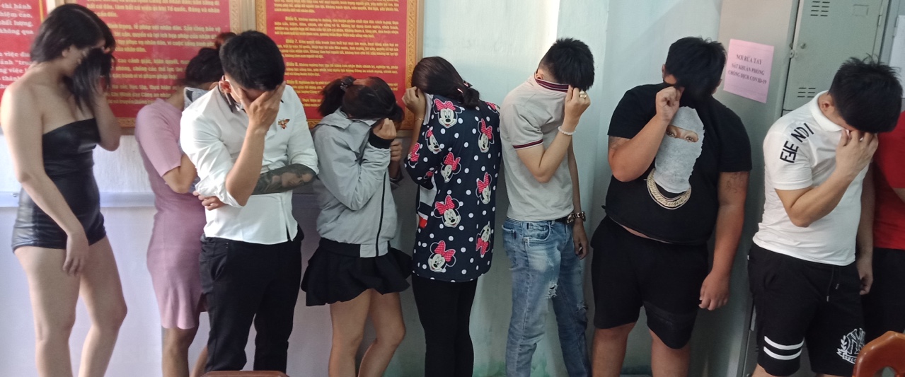  Các đối tượng sử dụng ma túy bị bắt.