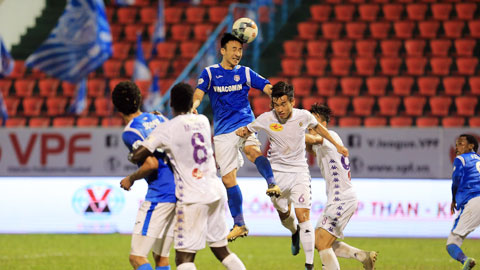 Một trận đấu ở V.League mùa bóng 2020.