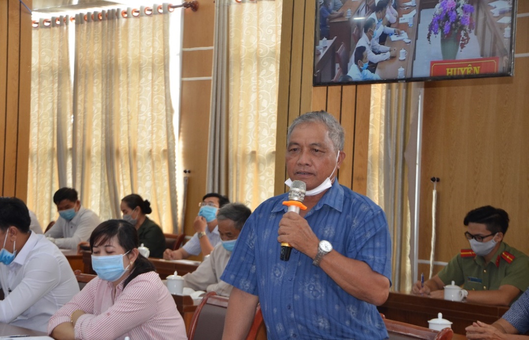 Cử tri Phạm Bá Đương (xã Bình Châu, huyện Xuyên Mộc) đánh giá cao công tác phòng, chống dịch COVID-19 thời gian qua. Ảnh: DIỄM QUỲNH