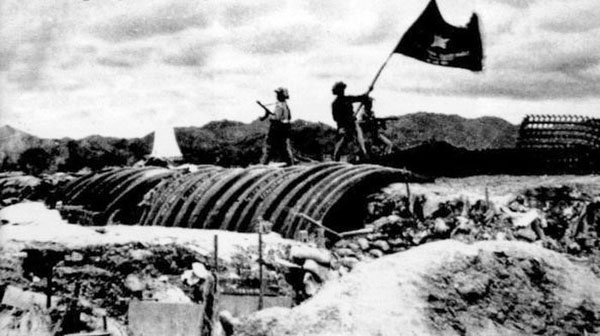 Chiều 7/5/1954, lá cờ 