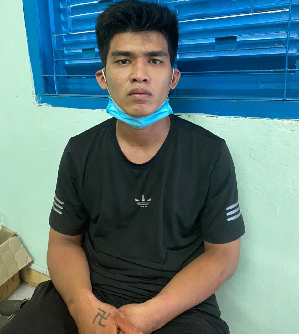 Đối tượng Nam và Lan bị bắt vì tàng trữ trái phép chất ma túy. 
