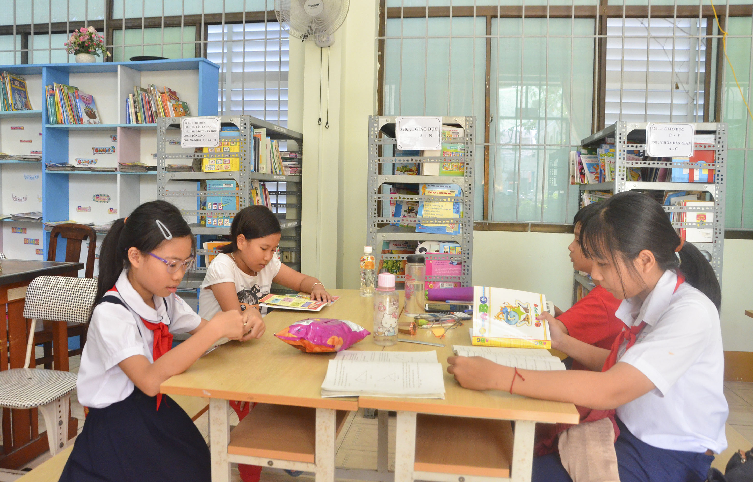 HS đọc sách tại Thư viện TP. Vũng Tàu.