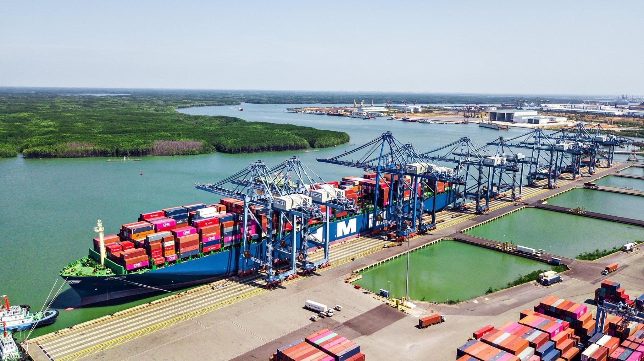 Tàu HYUNDAI PRIDE của hãng tàu HMM cập cảng TCIT.
