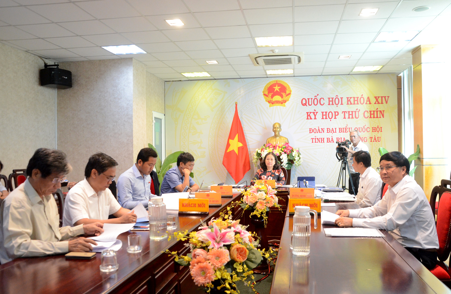 Các đại biểu Đoàn ĐBQH tỉnh thạm dự kỳ họp tại điểm cầu tỉnh BR-VT.
