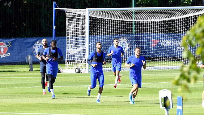 Dù các cầu thủ đã trở lại tập luyện theo nhóm nhỏ, Premier League vẫn còn một chặng đường dài và xa để chính thức trở lại.