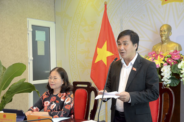 Đại biểu Dương Minh Tuấn, Phó Trưởng đoàn Đại biểu Quốc hội tỉnh BR-VT cho rằng nên có một luật riêng điều chỉnh về hộ kinh doanh trong phiên thảo luận dự án Luật Doanh nghiệp (sửa đổi) sáng 21/5.