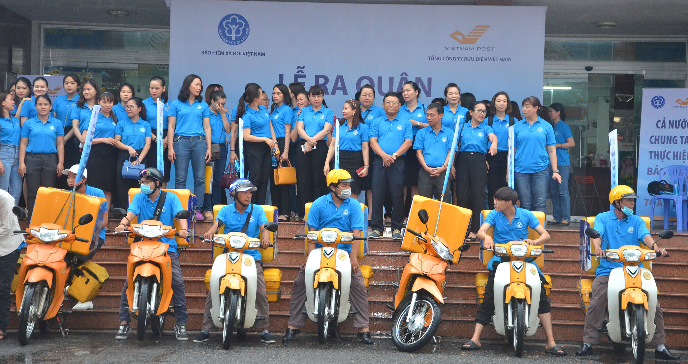 Toàn cảnh buổi lễ ra quân.