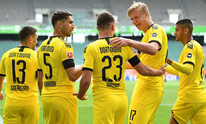 Dortmund nỗ lực đeo bám Bayern ở cuộc đua vô địch.
