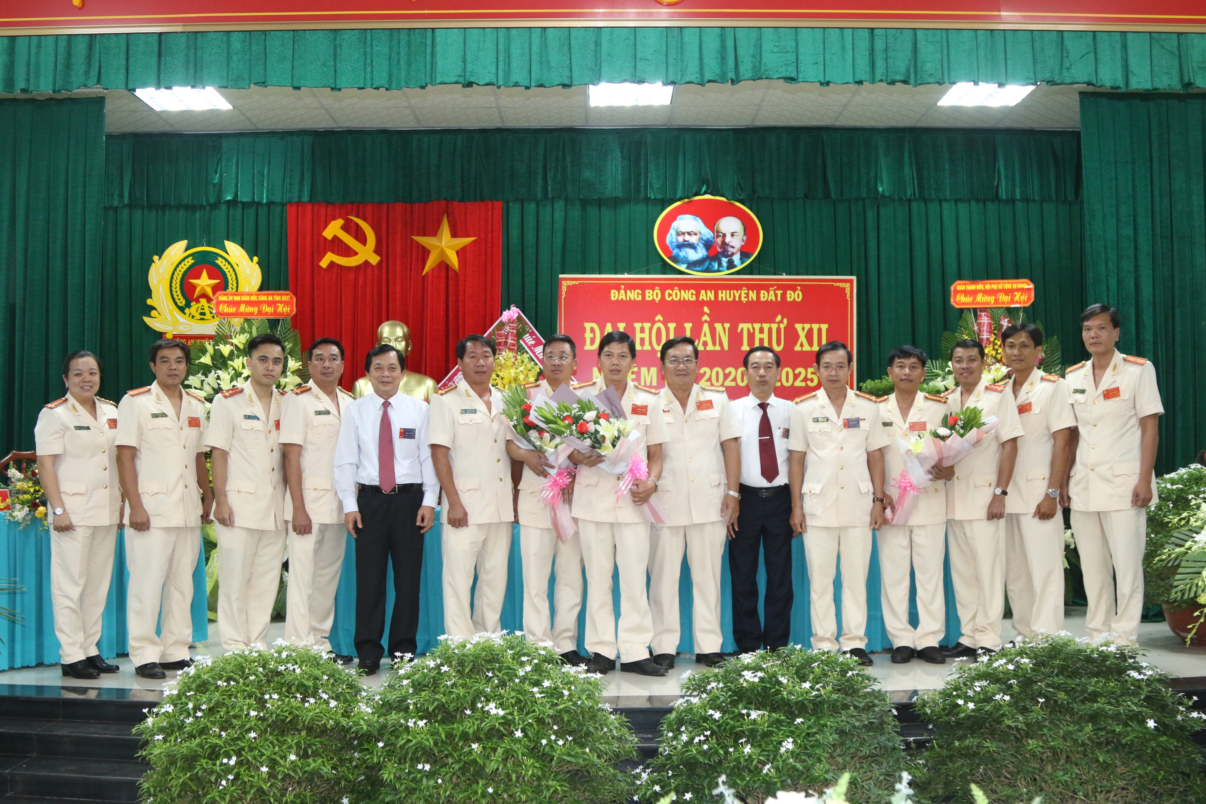 BCH Đảng bộ Công an huyện Đất Đỏ lần thứ XII, nhiệm kỳ 2020-2025 ra mắt  Đại hội. Ảnh: TUẤN VŨ