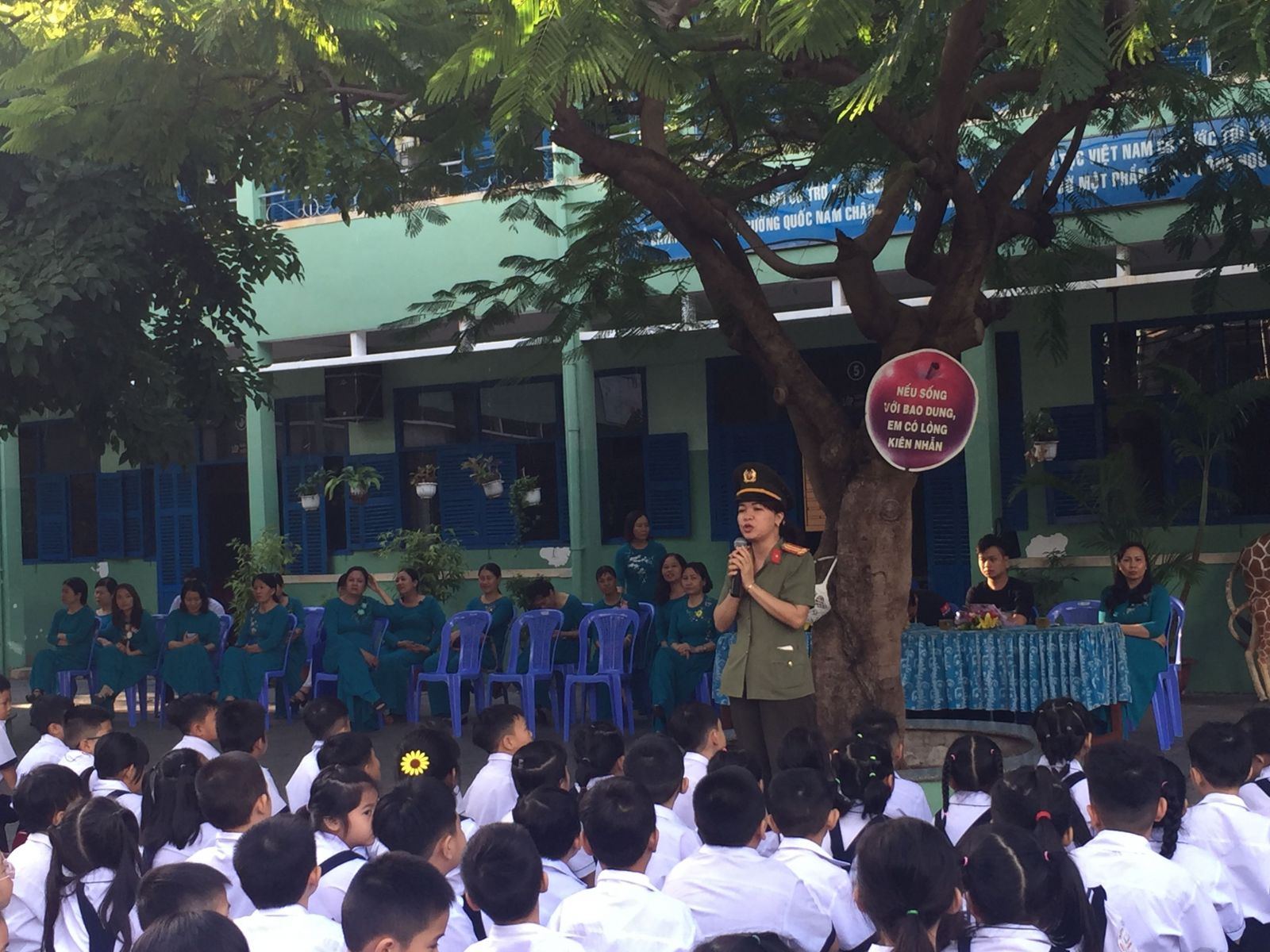 Một chương trình tuyên truyền phòng chống tội phạm ma túy, xâm hại trẻ em do Hội đồng Đội TP.Vũng Tàu cùng Công an TP. Vũng Tàu tổ chức tại Trường TH Thắng Nhì. Ảnh: HUYỀN TRANG