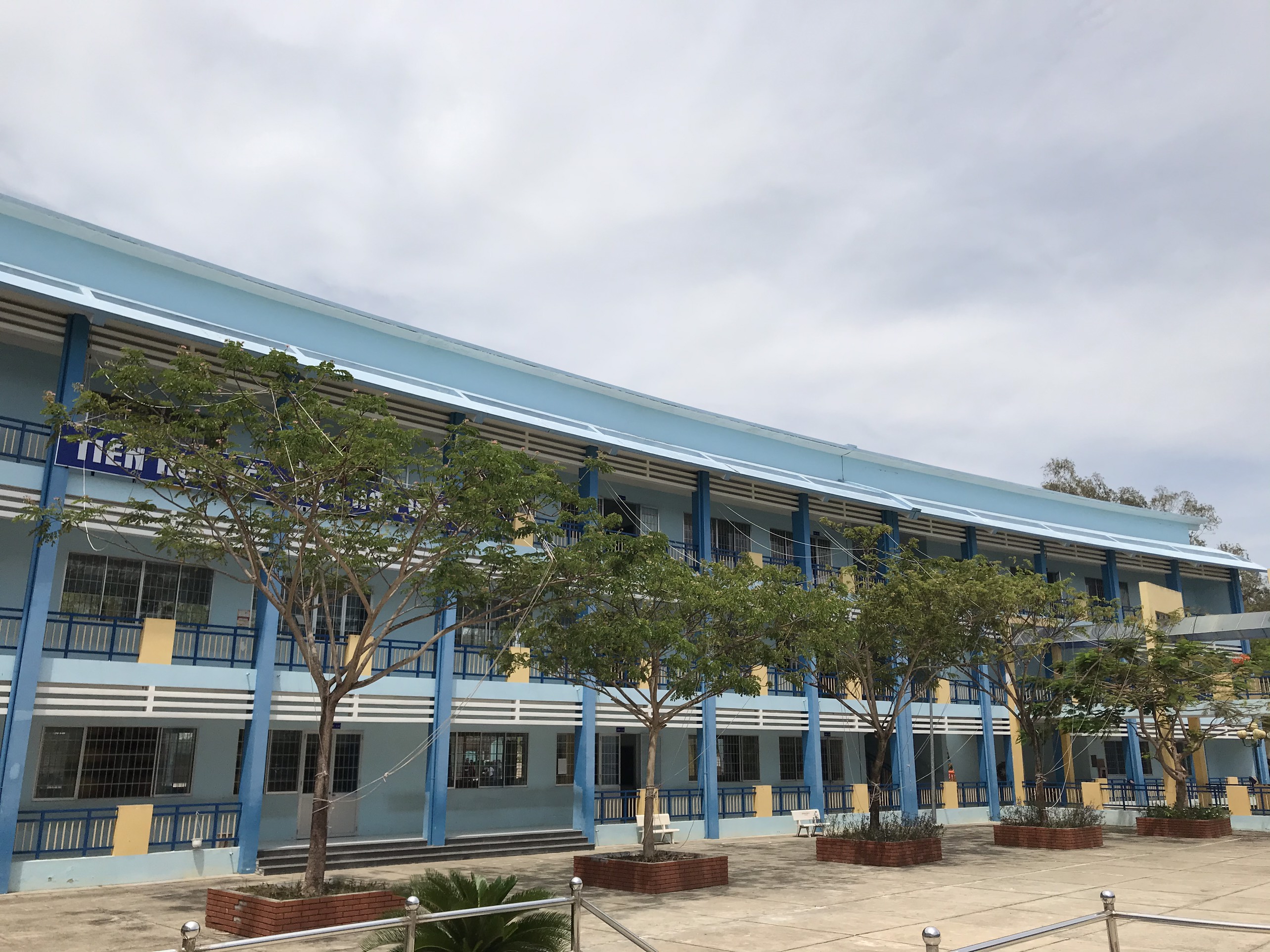 Khuôn viên Trường TH Long Sơn II nay đã khang trang hơn.